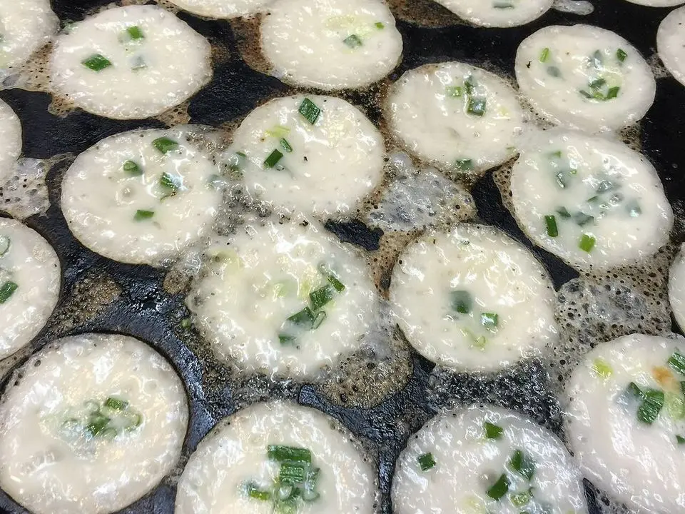 Khanom krok (example photo, not taken at a stop in this guide)
